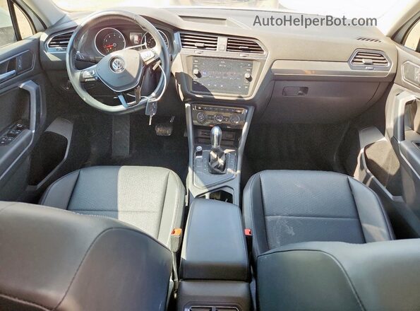 3VV3B7AX5JM186484 2018 VOLKSWAGEN TIGUAN Белый Вид панели приборов