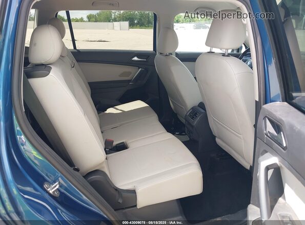 3VV3B7AX8JM188259 2018 VOLKSWAGEN TIGUAN Blue VIN կոդի պիտակի տեսք