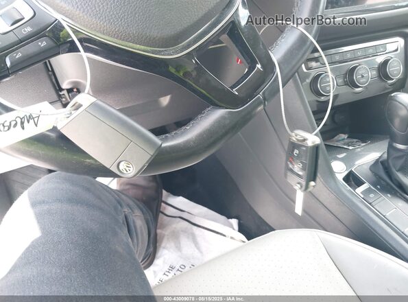 3VV3B7AX8JM188259 2018 VOLKSWAGEN TIGUAN Blue Առջևի վահանակի տեսք