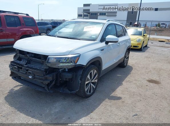 3VVEX7B22RM058650 2024 VOLKSWAGEN TAOS White Vista tres cuartos delantera izquierda