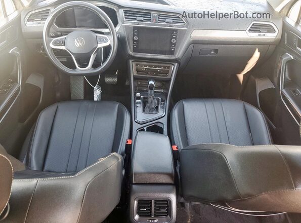 3VVNB7AX6PM014952 2023 VOLKSWAGEN TIGUAN Серебряный Вид панели приборов