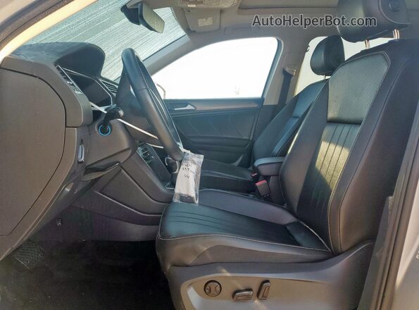 3VVNB7AX6PM014952 2023 VOLKSWAGEN TIGUAN Серебряный Вид салона спереди