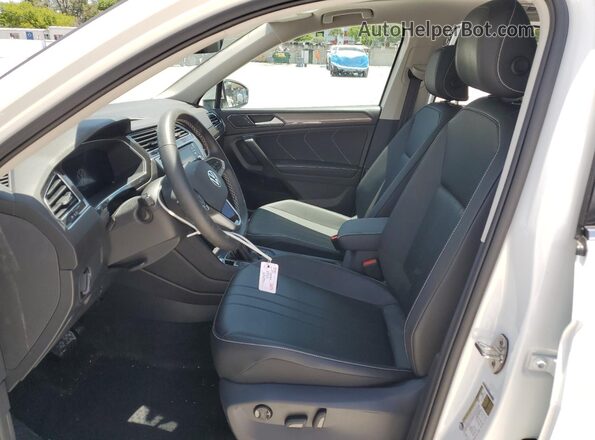 3VVNB7AX8PM111974 2023 VOLKSWAGEN TIGUAN White Widok wnętrza z przodu