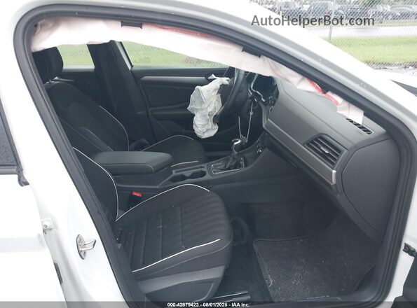 3VWAM7BU4RM046861 2024 VOLKSWAGEN JETTA Белый Вид салона спереди