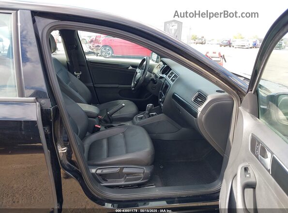3VWD17AJ5JM209986 2018 VOLKSWAGEN JETTA Black Front interior view