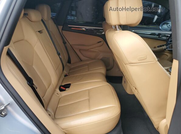 WP1AB2A52JLB36777 2018 PORSCHE MACAN Silver Vista del compartimento del motor