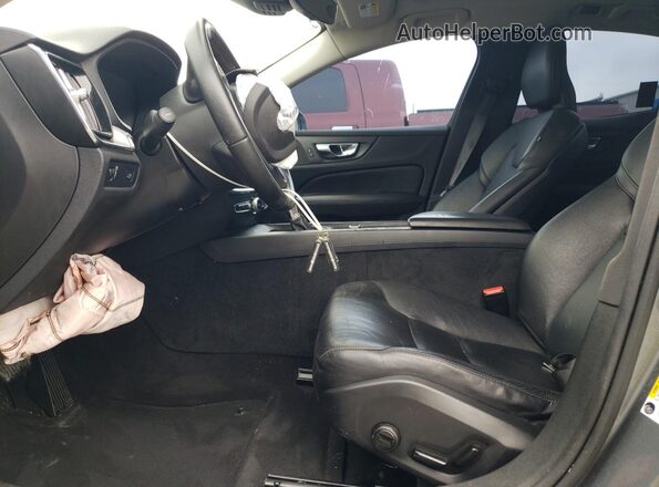 7JRA22TK1LG033240 2020 VOLVO S60 Серебряный Вид панели приборов