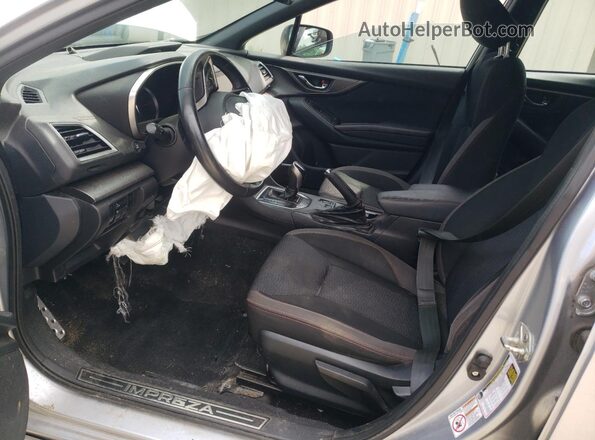 4S3GTAM64J3707497 2018 SUBARU IMPREZA Серебряный Вид салона спереди