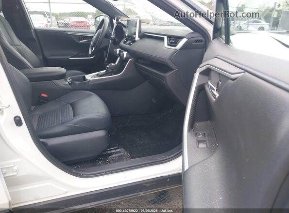4T3E6RFV9MU058427 2021 TOYOTA RAV4 Белый Вид салона спереди