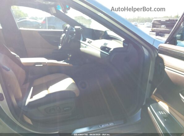 58ADZ1B12LU067946 2020 LEXUS ES Silver Вид салону спереду