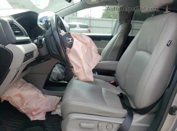 5FNRL6H78JB022480 2018 HONDA ODYSSEY Серебряный Вид салона спереди