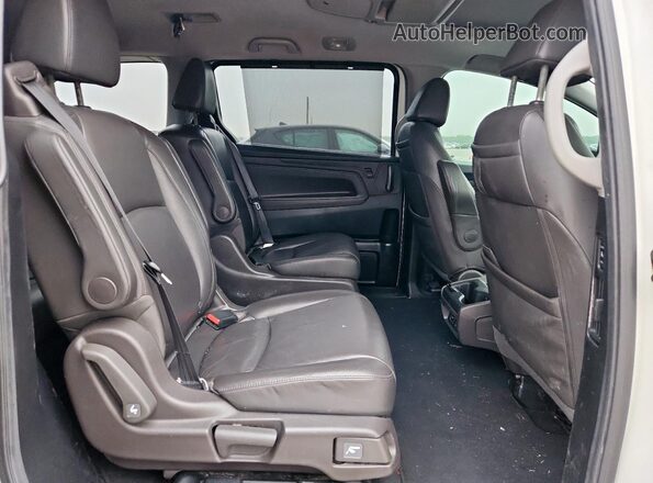 5FNRL6H85JB048995 2018 HONDA ODYSSEY White Սալոնի հետևի տեսք