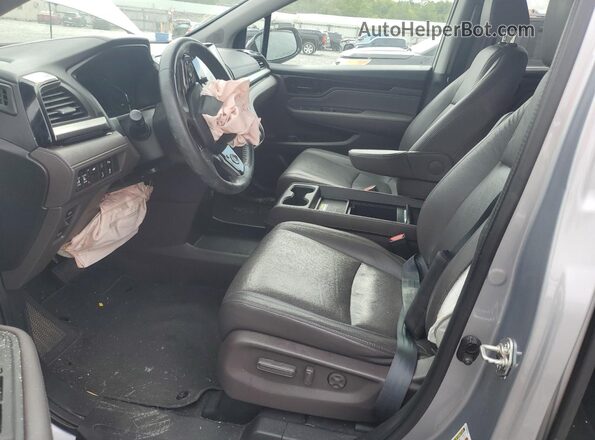5FNRL6H96JB074420 2018 HONDA ODYSSEY Серебряный Вид салона спереди