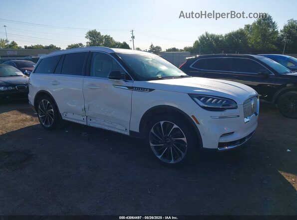 5LM5J7XC5PGL33686 2023 LINCOLN AVIATOR White Front right