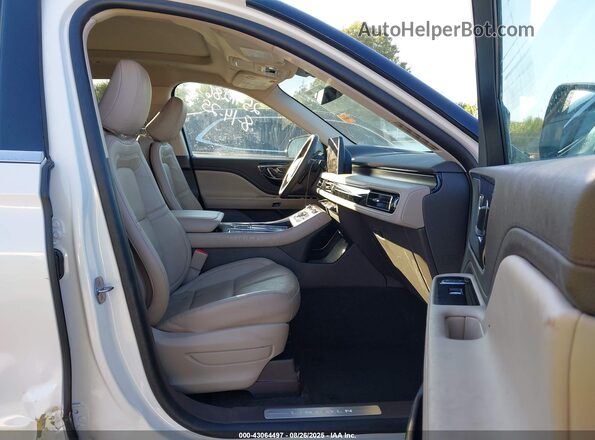 5LM5J7XC5PGL33686 2023 LINCOLN AVIATOR White Front interior view