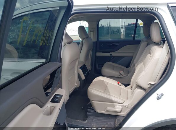 5LM5J7XC5PGL33686 2023 LINCOLN AVIATOR White VIN sticker view