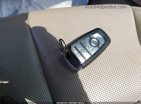 5LMCJ2D96LUL03000 2020 LINCOLN CORSAIR Красный Вид панели приборов