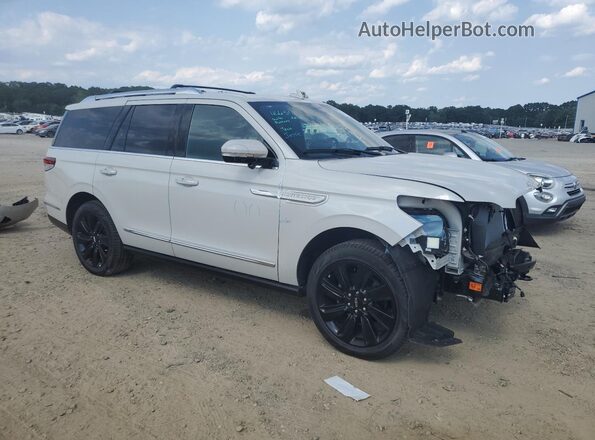 5LMJJ2LG4PEL10647 2023 LINCOLN NAVIGATOR Серебряный Передняя правая четверть