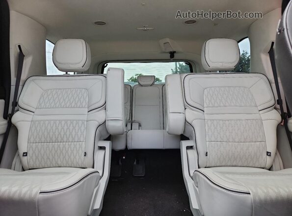 5LMJJ2TG1PEL15532 2023 LINCOLN NAVIGATOR Blue Հետևի նստատեղերի տեսք