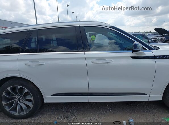 5LMYJ8XY2PNL02132 2023 LINCOLN AVIATOR Белый Вид задней части салона