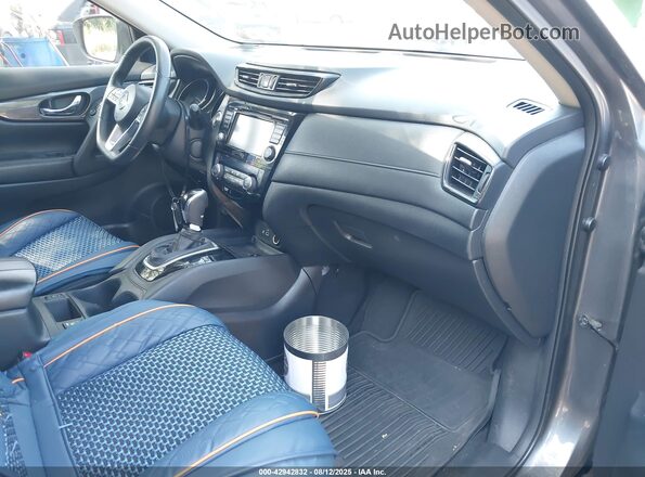5N1AT2MV4JC813429 2018 NISSAN ROGUE Gray Widok wnętrza z przodu