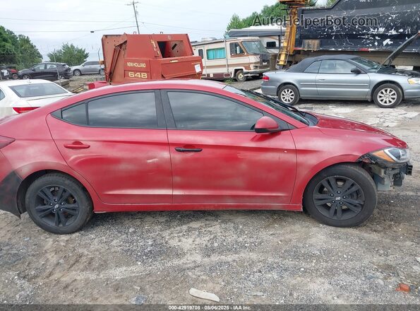 5NPD84LFXJH317581 2018 HYUNDAI ELANTRA Red Rear interior view