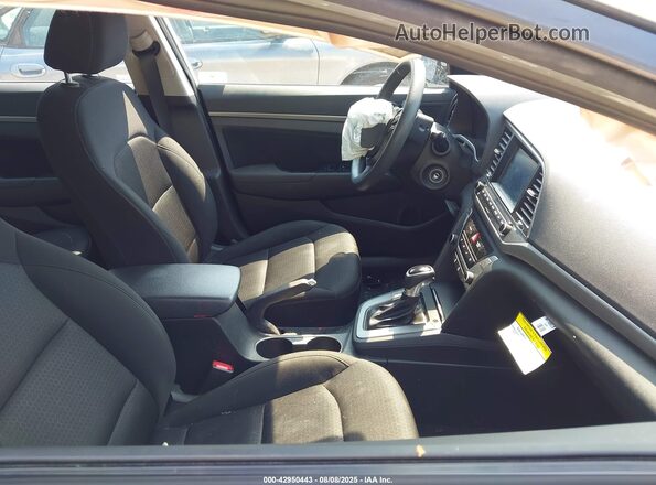 5NPD84LFXJH360530 2018 HYUNDAI ELANTRA Silver Front interior view