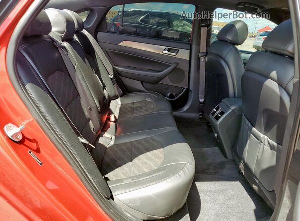 5NPE34AF5JH700978 2018 HYUNDAI SONATA Red Հետևի նստատեղերի տեսք