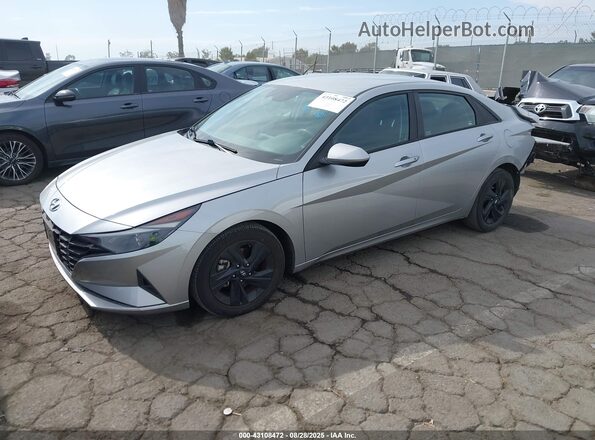 5NPLS4AG7MH010673 2021 HYUNDAI ELANTRA Silver Vista tres cuartos delantera izquierda