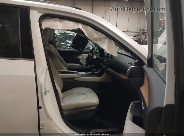 5TDAAAB51SS074950 2025 TOYOTA GRAND HIGHLANDER Белый Вид салона спереди