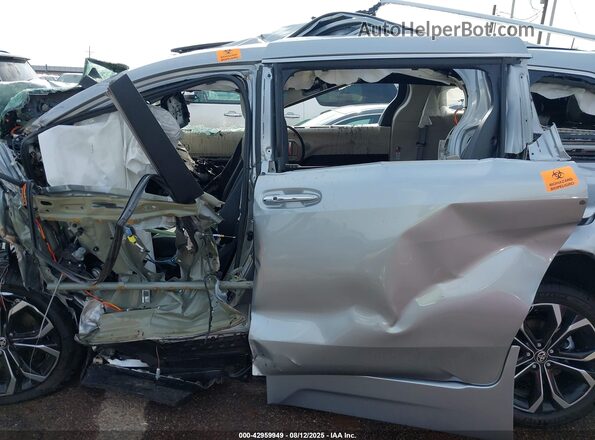 5TDERKEC7SS246229 2025 TOYOTA SIENNA Серебряный Вид задней части салона
