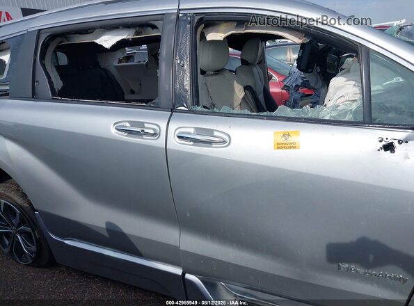 5TDERKEC7SS246229 2025 TOYOTA SIENNA Серебряный Вид щитка приборов