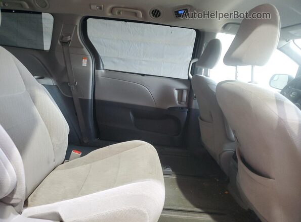 5TDJZ3DC6JS191857 2018 TOYOTA LE Silver Vista interior trasera