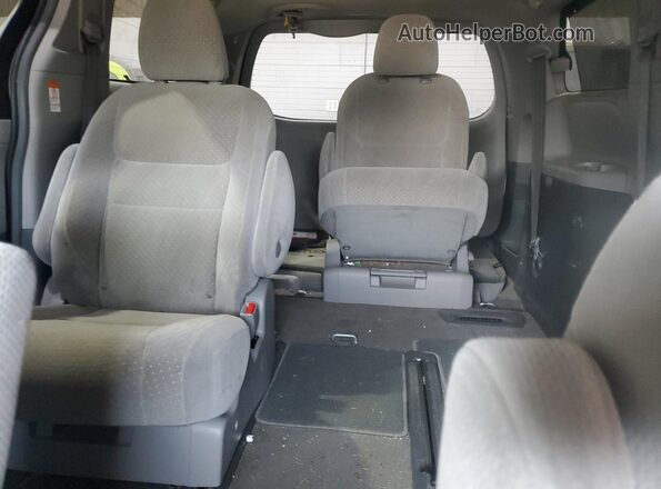 5TDJZ3DC6JS191857 2018 TOYOTA LE Silver Vista de los asientos traseros