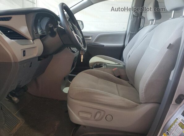 5TDJZ3DC6JS191857 2018 TOYOTA LE Silver Vista interior delantera