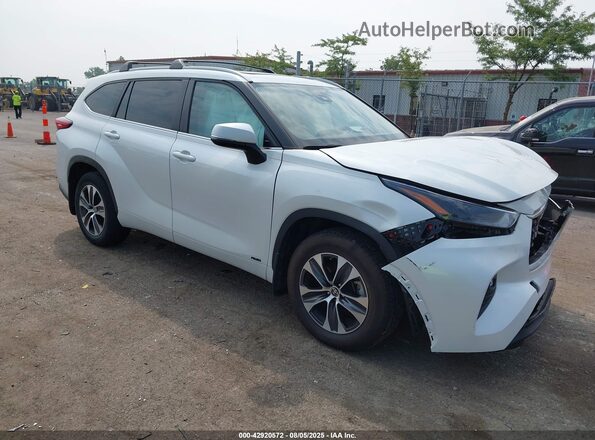 5TDKBRCH1PS122902 2023 TOYOTA LE White Delantero derecho