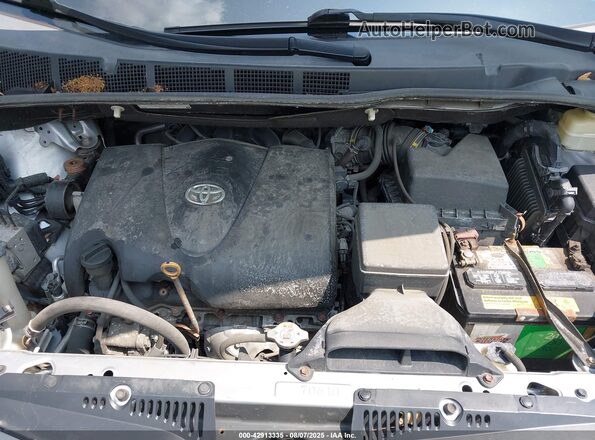 5TDKZ3DC1JS910324 2018 TOYOTA LE Серебряный Вид сзади