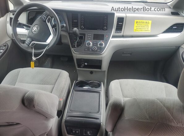 5TDKZ3DC3JS923866 2018 TOYOTA LE Серебряный Вид панели приборов