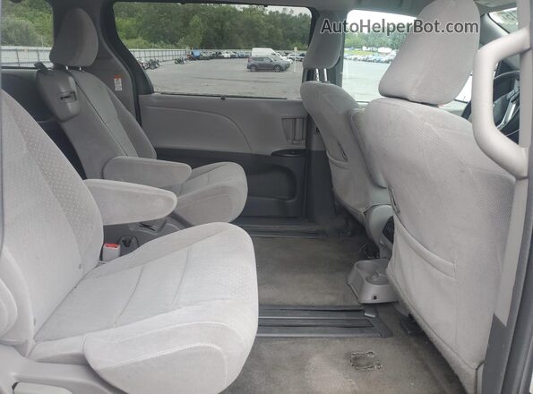 5TDKZ3DC3JS923866 2018 TOYOTA LE Серебряный Вид задней части салона