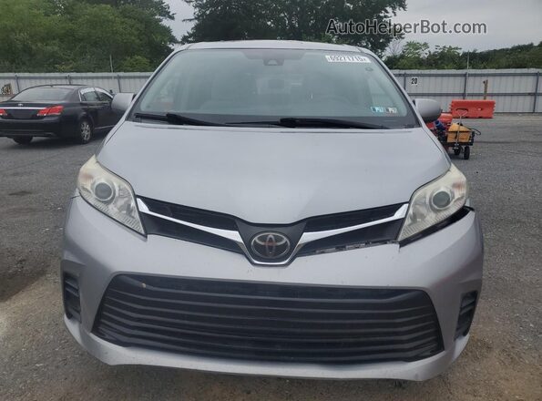 5TDKZ3DC3JS923866 2018 TOYOTA LE Серебряный Вид спереди