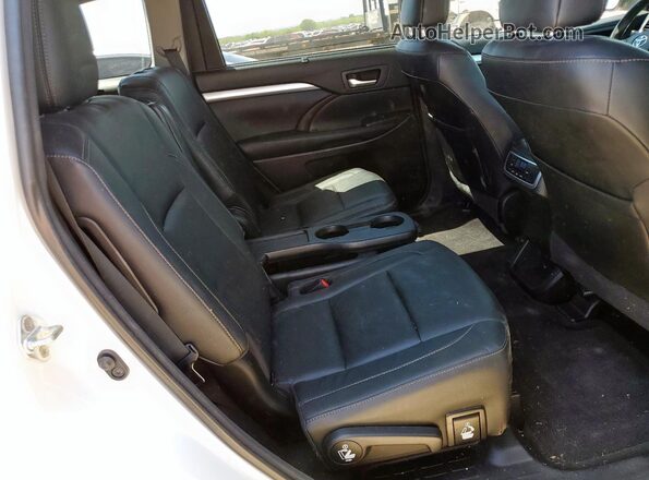 5TDKZRFH4JS540983 2018 TOYOTA HIGHLANDER White Widok wnętrza z tyłu