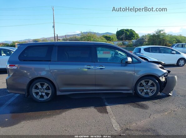 5TDXZ3DC2JS932029 2018 TOYOTA SIENNA Gray 360 interior view