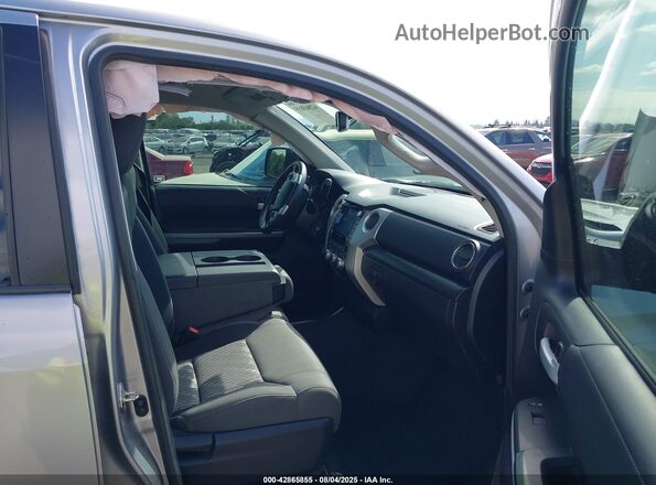 5TFDY5F15LX924212 2020 TOYOTA TUNDRA Серебряный Вид салона спереди