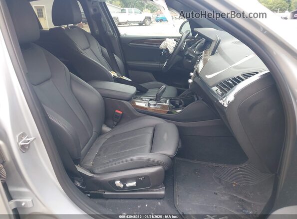 5UX2V1C03L9B30237 2020 BMW X4 Silver Widok wnętrza z przodu
