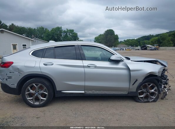 5UX2V1C03L9B30237 2020 BMW X4 Silver Widok wnętrza z tyłu
