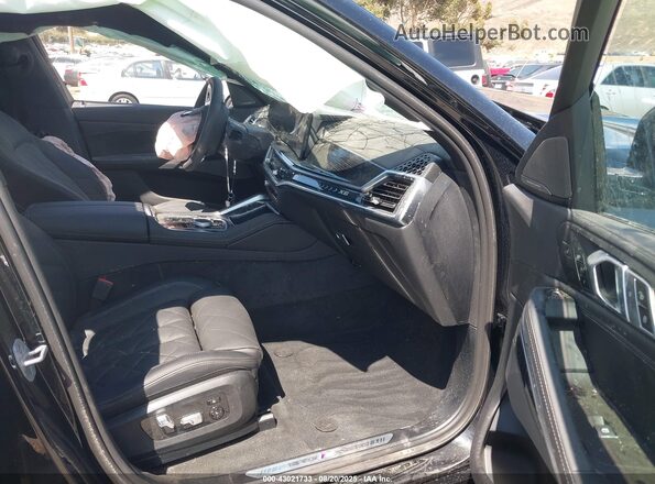 5UX33EX00T9117616 2026 BMW X6 Black Widok wnętrza z przodu