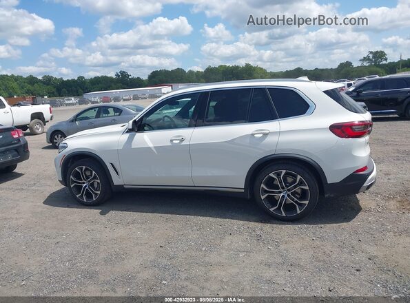 5UXCR6C05M9F47530 2021 BMW X5 White Widok wnętrza 360 stopni