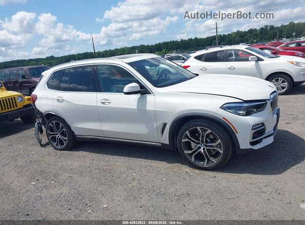 5UXCR6C05M9F47530 2021 BMW X5 White Widok wnętrza z tyłu
