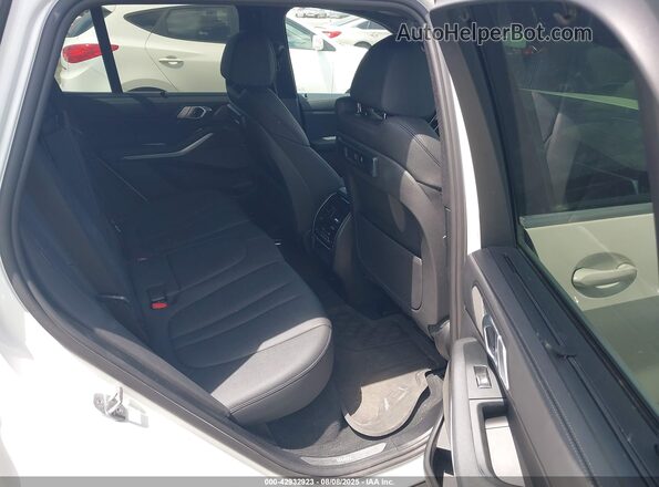 5UXCR6C05M9F47530 2021 BMW X5 White Widok naklejki z numerem VIN