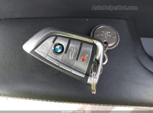 5UXCW2C06M9E80518 2021 BMW X7 White წინა პანელის ხედი